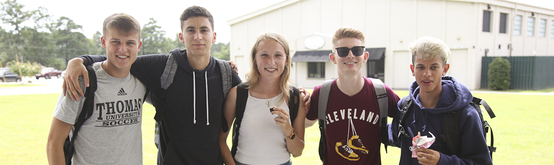 Thomas University students enjoying ice cream during Wecome Week